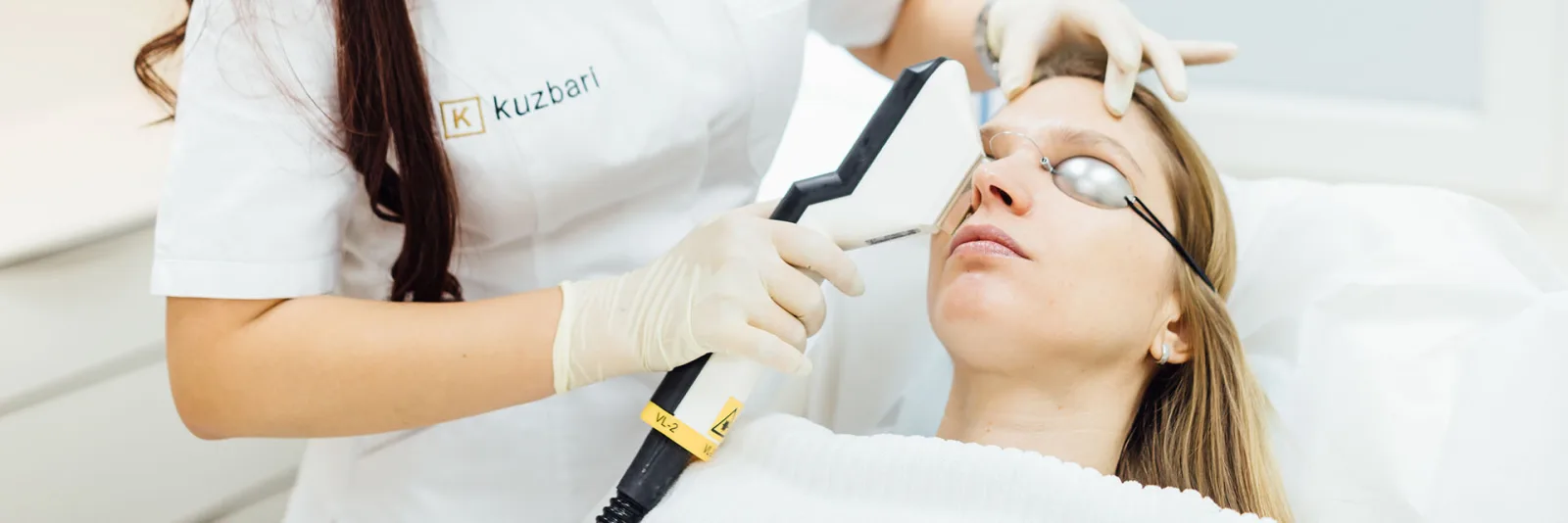 Akne Laser Behandlung mit IPL-Technologie im Kuzbari Zentrum Wien