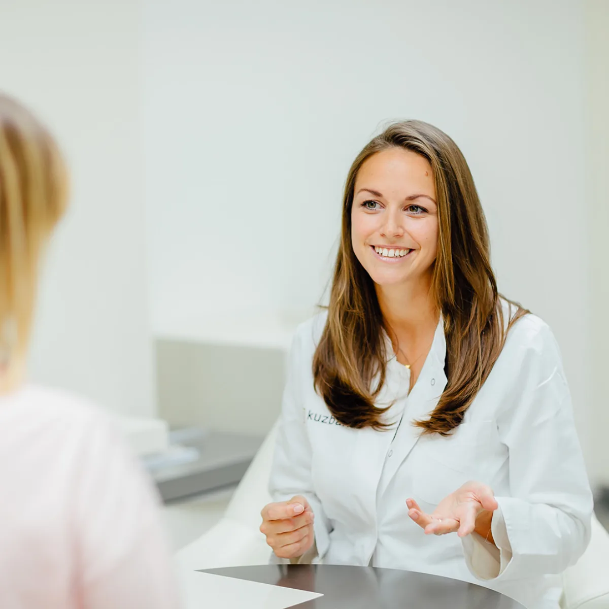 Beratung zum Skin Boosting im Kuzbari Zentrum Wien
